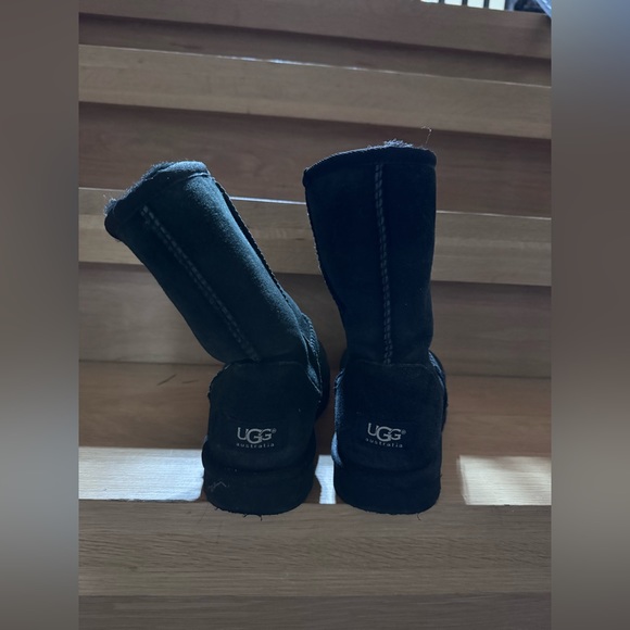 UGG Australia Women's Classic Short Boots 🥾 Black | Size 8 - Picture 4 of 6